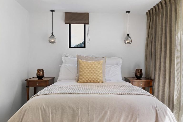 Photo of property in 13 Caples Place, Fernhill, Queenstown, 9300