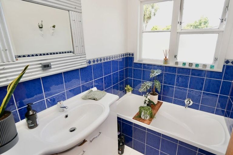 Photo of property in 74 Long Melford Road, Awapuni, Palmerston North, 4412