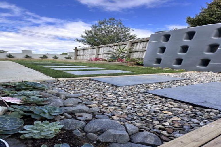 Photo of property in 9c Links Road, New Lynn, Auckland, 0600