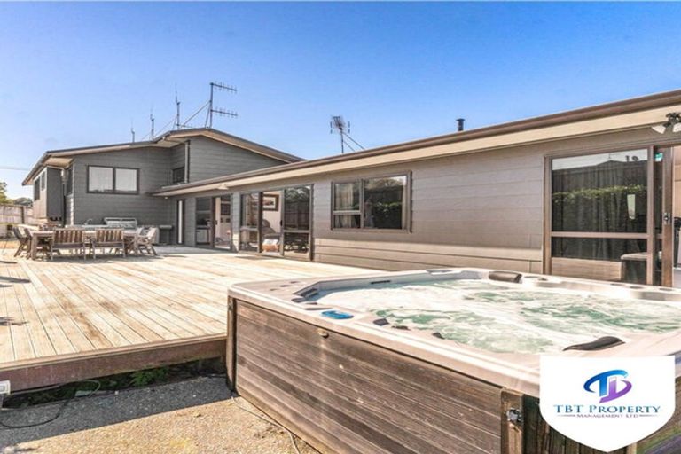 Photo of property in 563 Great South Road, Rosehill, Papakura, 2113