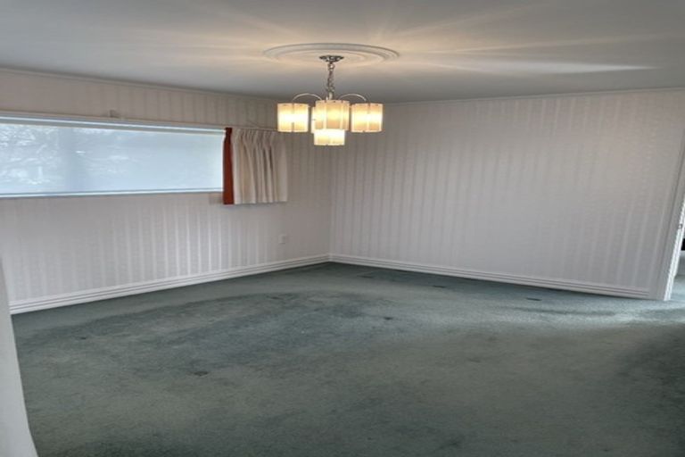 Photo of property in 2/24 Cherub Place, West Harbour, Auckland, 0618