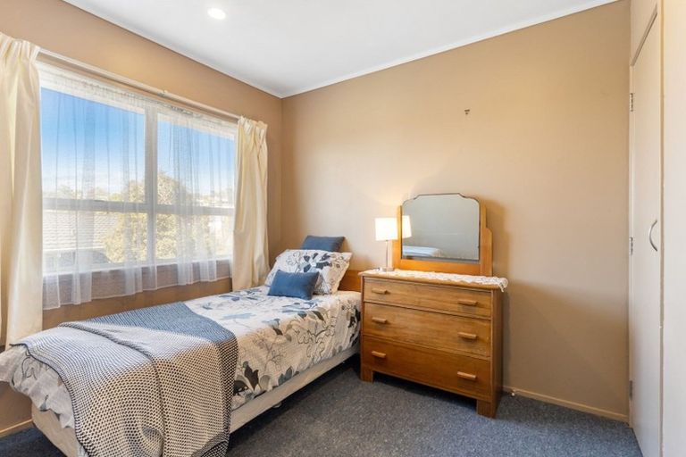 Photo of property in 1/71 Bentley Avenue, Glenfield, Auckland, 0629