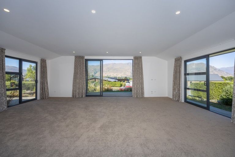 Photo of property in 16 Makomako Road, Wanaka, 9305