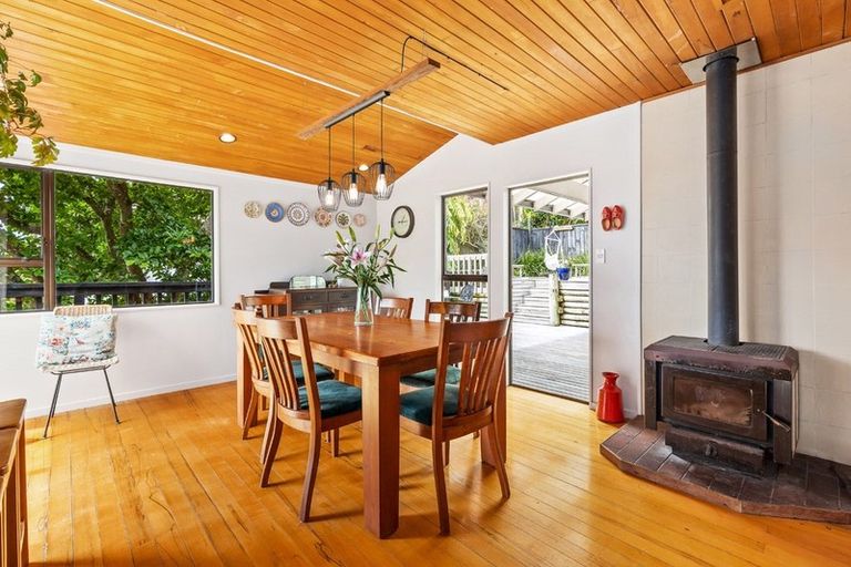 Photo of property in 1/283 East Coast Road, Mairangi Bay, Auckland, 0630