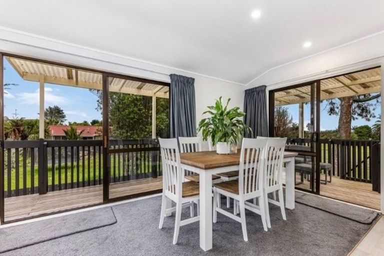 Photo of property in 2/187 Carnoustie Drive, Wattle Downs, Auckland, 2103