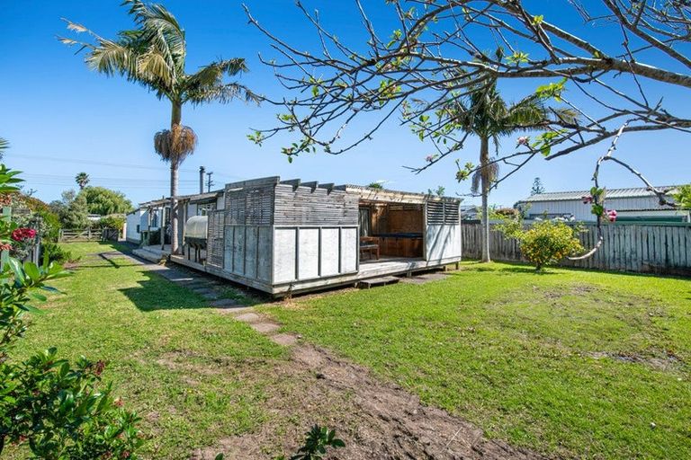 Photo of property in 17 Parakai Avenue, Parakai, 0830