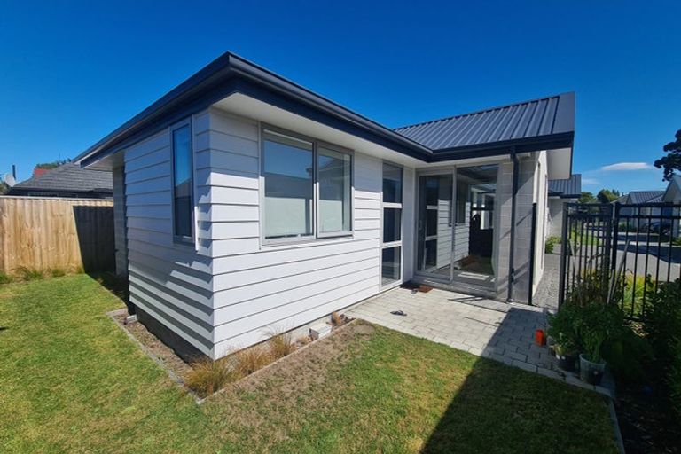 Photo of property in 6/3 Nyoli Street, Northcote, Christchurch, 8052