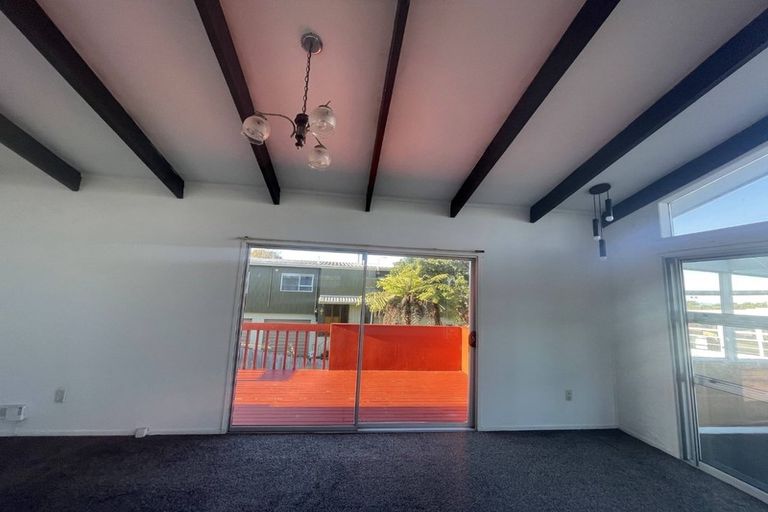 Photo of property in 779 East Coast Road, Northcross, Auckland, 0630