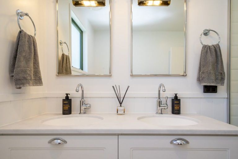 Photo of property in 43 Mcdonnell Road, Arrowtown, 9302