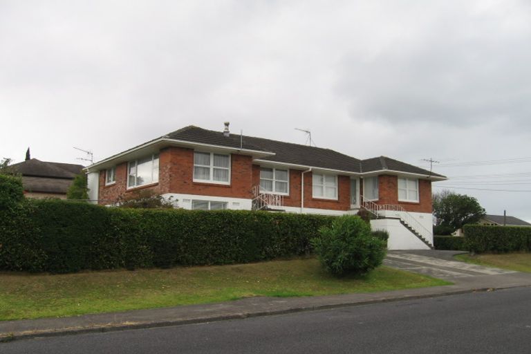 Photo of property in 1 Gordon Avenue, Forrest Hill, Auckland, 0620