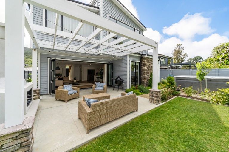 Photo of property in 8 Ramarama Lane, Crofton Downs, Wellington, 6035