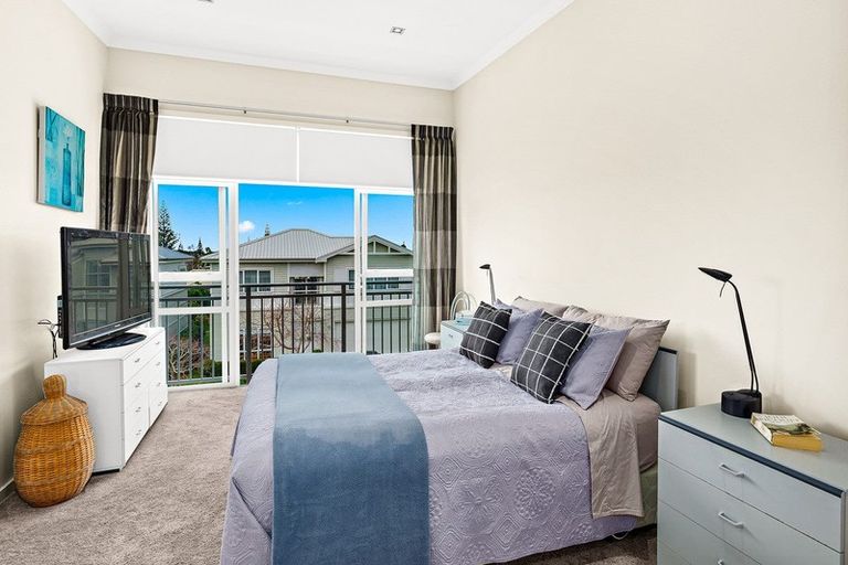 Photo of property in 31 Kensington Drive, Orewa, 0931