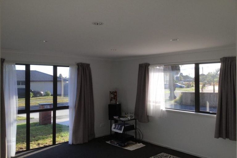 Photo of property in 12 O'farrell Drive, One Tree Point, 0118