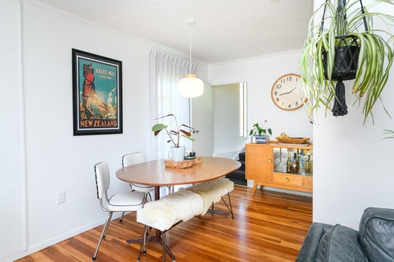 Photo of property in 75 Ruamahanga Crescent, Terrace End, Palmerston North, 4410