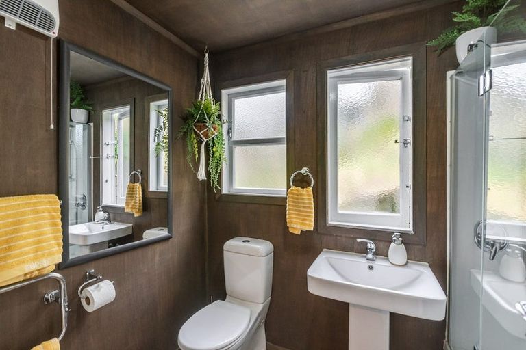 Photo of property in 97 Renown Road, Raumati South, Paraparaumu, 5032
