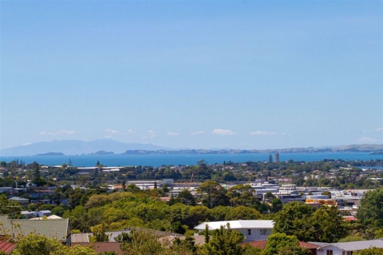 Photo of property in 11a Marlborough Avenue, Glenfield, Auckland, 0629