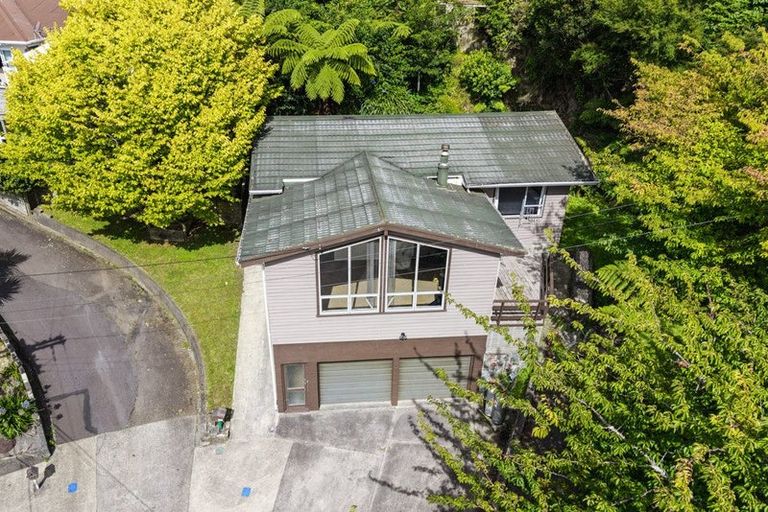 Photo of property in 30 Davis Grove, Wainuiomata, Lower Hutt, 5014