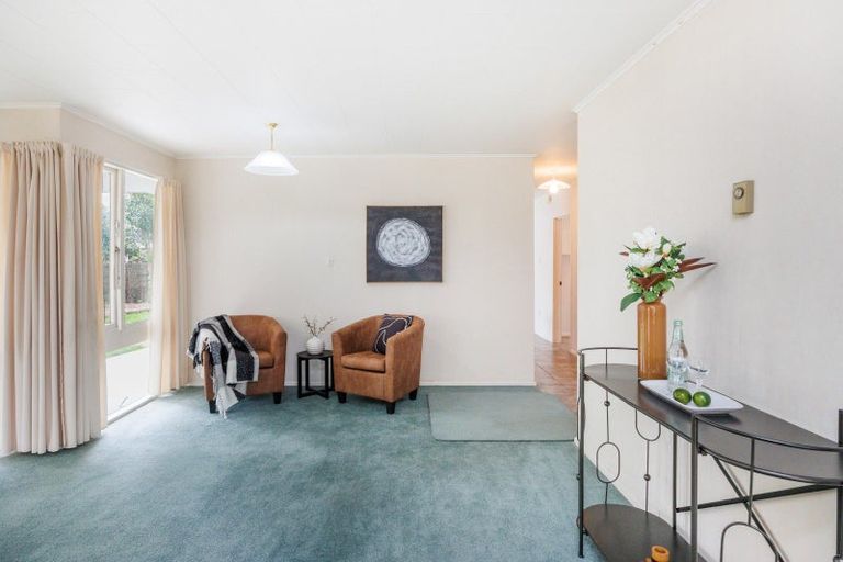 Photo of property in 17 Chilton Grove, Hokowhitu, Palmerston North, 4410