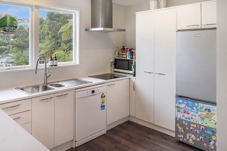 Photo of property in 15 James Grove, Stokes Valley, Lower Hutt, 5019