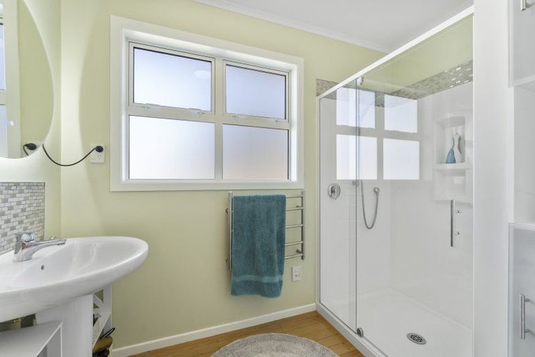 Photo of property in 4 Kowhai Street, Otaki Beach, Otaki, 5512