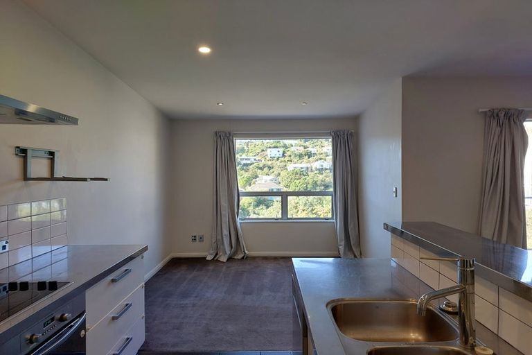 Photo of property in 21 Kopiko Way, Brooklyn, Wellington, 6021