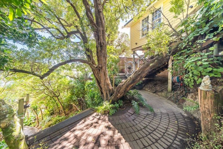 Photo of property in 55 Paremata Road, Paremata, Porirua, 5024