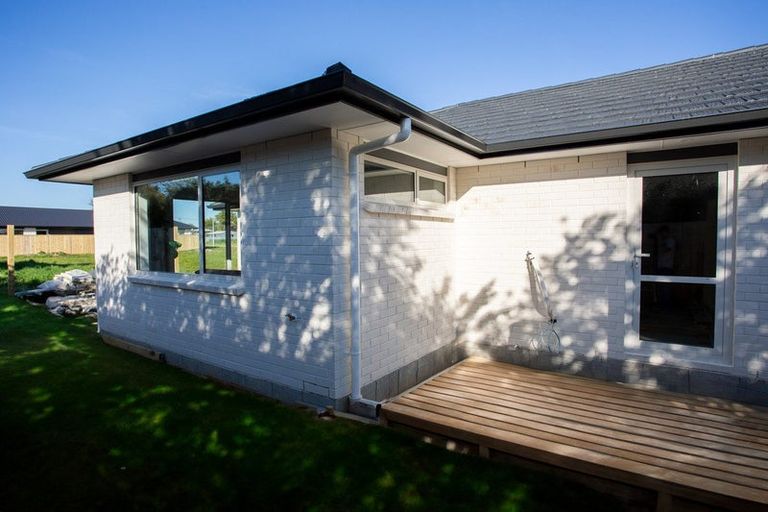 Photo of property in 10 Van Baarle Close, Carterton, 5713