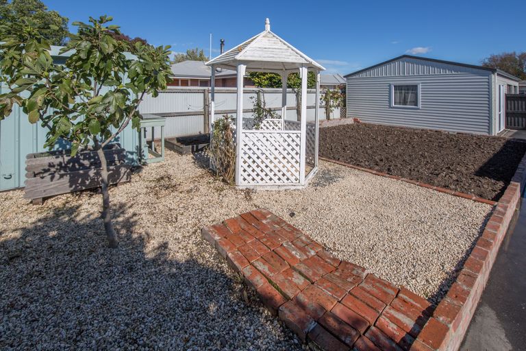 Photo of property in 306 Wainoni Road, Avondale, Christchurch, 8061