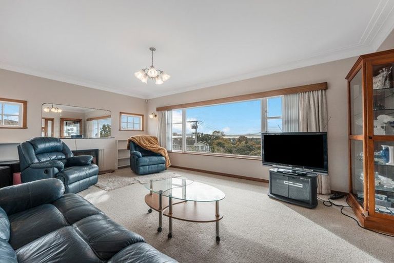 Photo of property in 1a Wakeling Avenue, Te Atatu South, Auckland, 0610