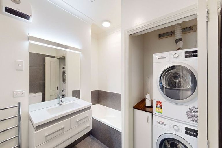 Photo of property in 44 Aurora Terrace, Kelburn, Wellington, 6012