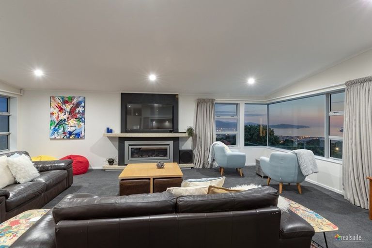 Photo of property in 37 Pekanga Road, Normandale, Lower Hutt, 5010