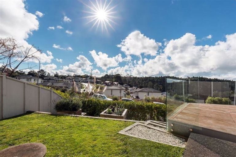 Photo of property in The Rise, 22 Hatfield Place, Albany Heights, Auckland, 0632