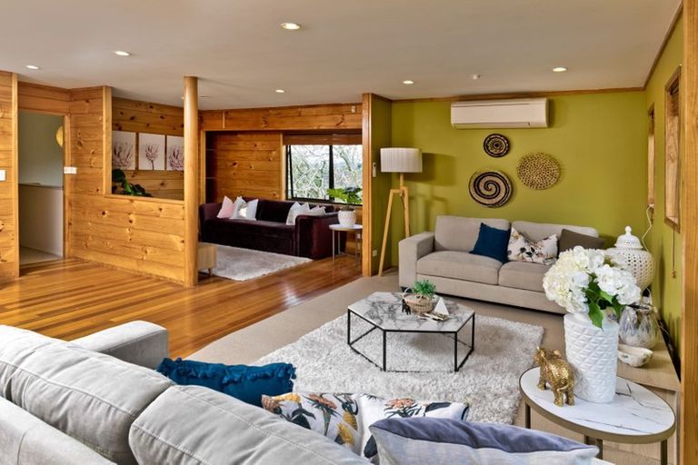 Photo of property in 6 Tasman Avenue, Henderson Valley, Auckland, 0614