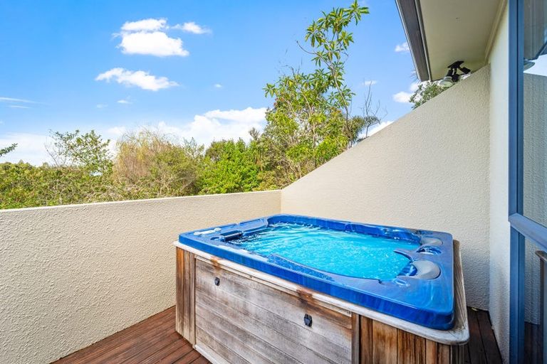 Photo of property in 15 Glenreagh Place, Torbay, Auckland, 0630