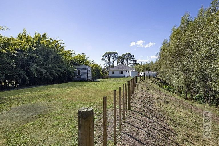 Photo of property in 231 Waitakere Road, Taupaki, Henderson, 0782