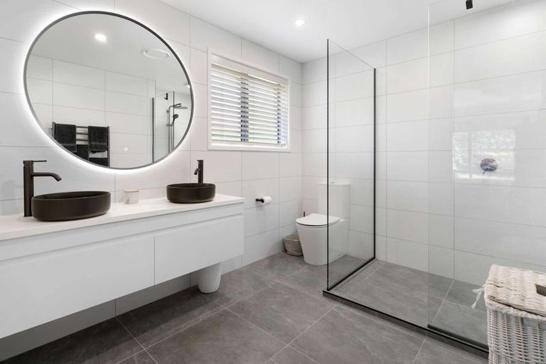 Photo of property in 2g Country Club Lane, Waiuku, 2123