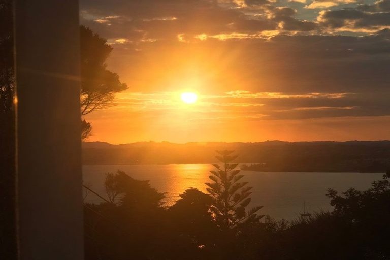 Photo of property in 21 Island Bay Road, Beach Haven, Auckland, 0626