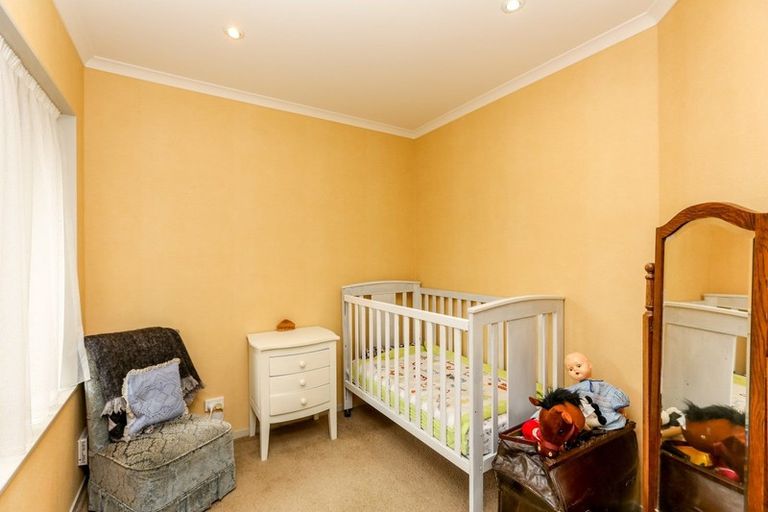 Photo of property in 1 Orlando Close, Frankleigh Park, New Plymouth, 4310