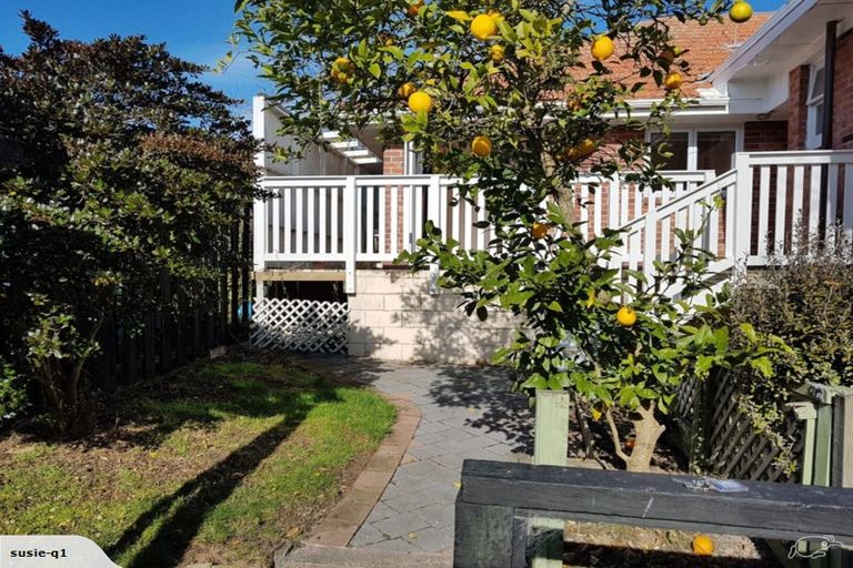 Photo of property in 176 Beach Haven Road, Beach Haven, Auckland, 0626