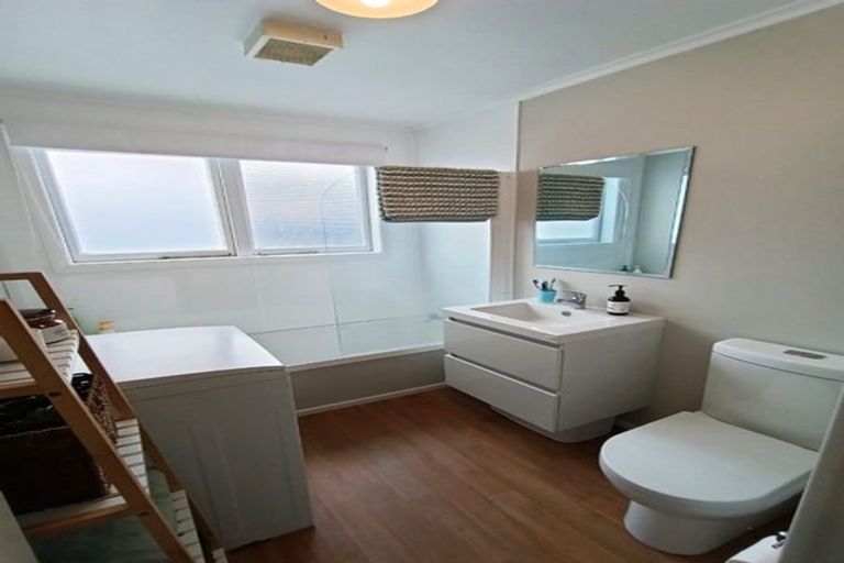 Photo of property in 1/63a Pine Avenue, Ebdentown, Upper Hutt, 5018