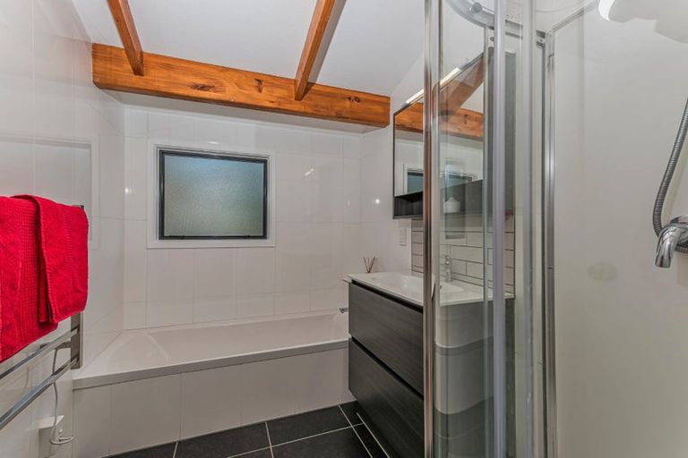 Photo of property in 1/32 Glucina Avenue, West Harbour, Auckland, 0618