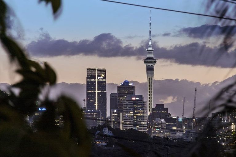 Photo of property in 2/94 Norwood Road, Bayswater, Auckland, 0622