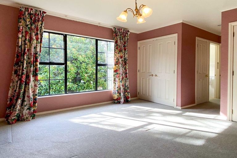 Photo of property in 20 Whiting Grove, West Harbour, Auckland, 0618