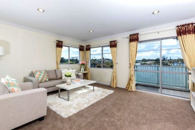 Photo of property in 12 Catlins Place, Fairview Heights, Auckland, 0632