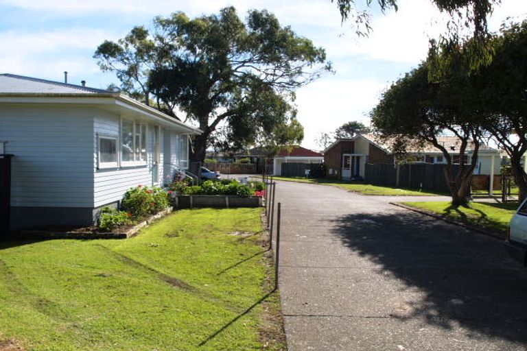 Photo of property in 64 Cranmere Crescent, Mangere East, Auckland, 2024