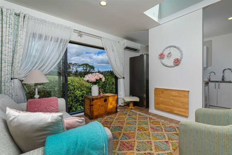 Photo of property in 22 View Ridge Drive, Ranui, Auckland, 0612