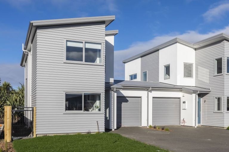 Photo of property in 15 Kakapo Lane, Redwood, Christchurch, 8051