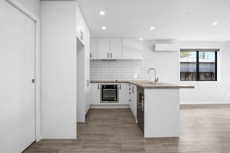 Photo of property in 2/16 Betley Crescent, Fairview Downs, Hamilton, 3214