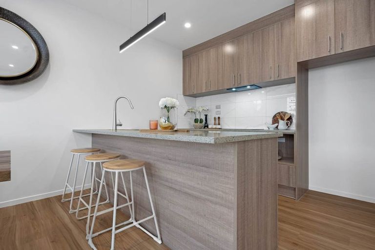 Photo of property in 21 Korokio Lane, Henderson, Auckland, 0612