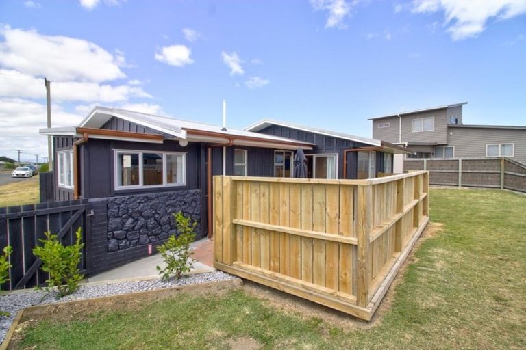 Photo of property in 8 Marine Parade South, Foxton Beach, Foxton, 4815
